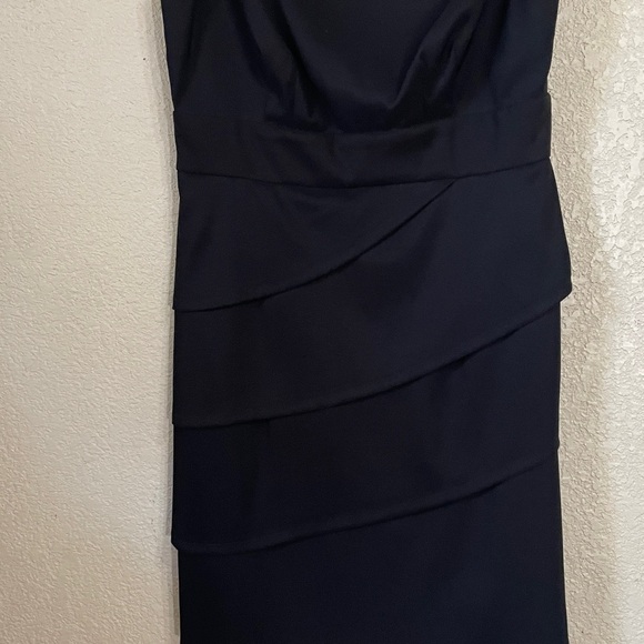 Elegant Black Sleeveless Dress with Embellished Neckline - Picture 8 of 8